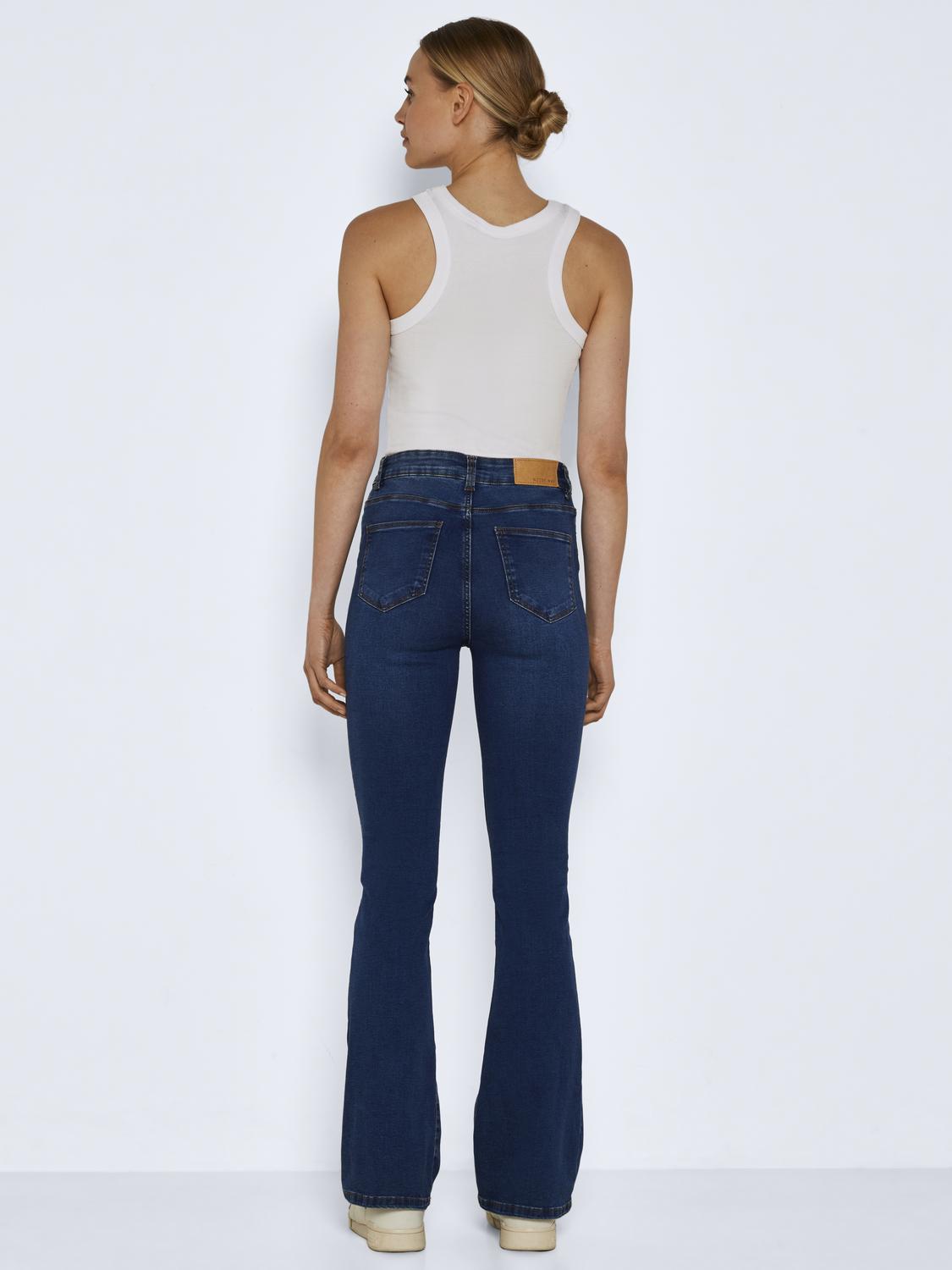 model_shot-front_full